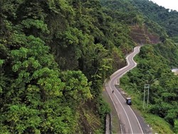 Di Dies Natalis UI, Jokowi Pamerkan Indahnya Jalan Trans Papua