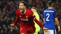 Sejauh ini Virgil van Dijk masih menjadi pemain termahal yang pernah dibeli Liverpool usai ditebus seharga 75 juta pound sterling (Rp 1,43 triliun) dari Southampton pada bulan Januari lalu. (Foto: Clive Brunskill/Getty Images)