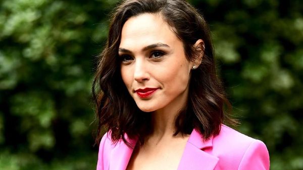 Gal Gadot, Hot in Pink!