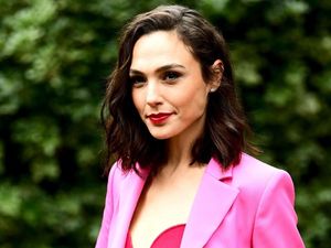 Gal Gadot, Hot in Pink!