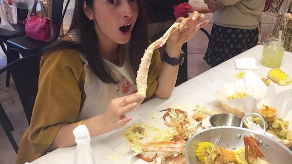 Ini Bukti Kalau Nabila Syakieb Juga Doyan Kulineran