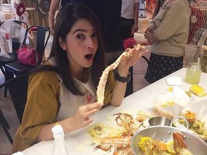 Ini Bukti Kalau Nabila Syakieb Juga Doyan Kulineran