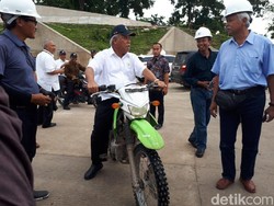 Menteri yang Suka Motoran Seperti Jokowi