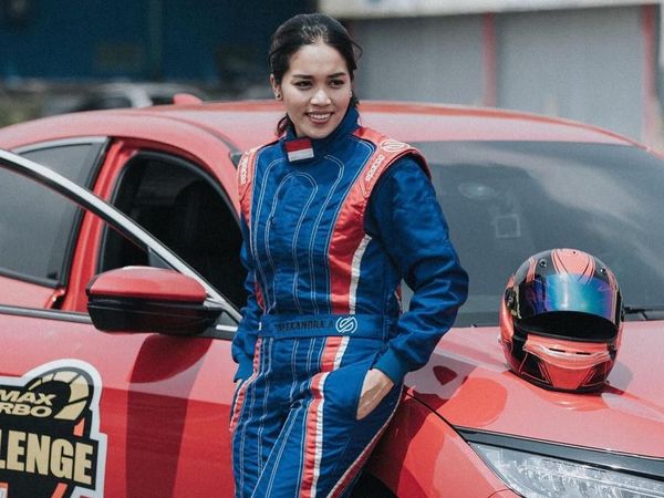 Foto: Bukan Hanya Balapan, Alexandra Asmasoebrata Juga Suka Angkat Beban