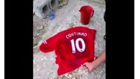 Di satu sisi, kemarahan fans Liverpool tak bisa terbantahkan karena kepergian Coutinho yang dianggap mengkhianati klub (Istimewa)