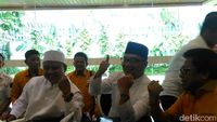 Ridwan Kamil-Uu Terima Jam Tangan dari Ketum Hanura