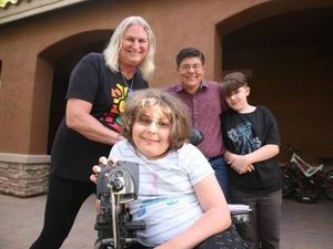 Cerita Satu Keluarga yang Memilih Jadi Transgender