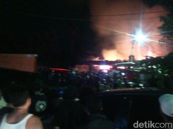 Kebakaran Landa Permukiman Padat di Kemayoran