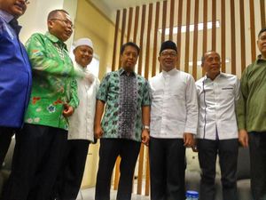 PPP Serahkan Surat Rekomendasi Dukungan ke Ridwan Kamil-Uu PPP Serahkan Surat Rekomendasi Dukungan ke Ridwan Kamil-Uu