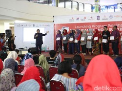 Resmikan Pahlawan Ekonomi, Risma Ajak Warga Surabaya Jadi Pebisnis