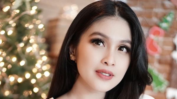 9 Artis Indonesia Ini Setia dengan Model Rambut yang Sama, Nggak Bosan?