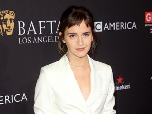 Emma Watson Kini Berponi, Yay or Nay? Emma Watson Kini Berponi, Yay or Nay?