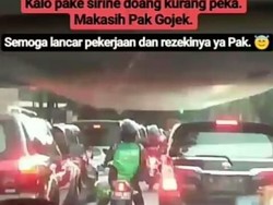 Driver Ojek Online Buka Jalan Buat Ambulans