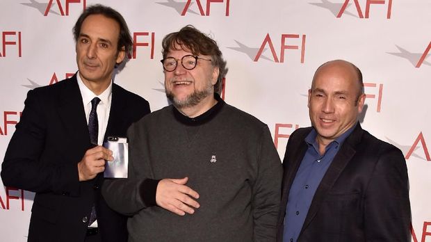 Komposer Alexandre Desplat bersama sutradara Guillermo del Toro.