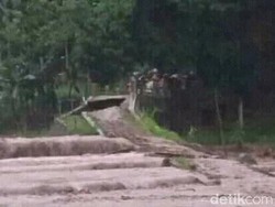 Banjir di Situbondo, Jembatan Ambruk dan Seorang Warga Tewas Hanyut