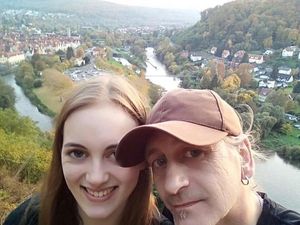 Pacaran Beda Usia 33 Tahun, Hubungan Wanita Ini dengan Keluarganya Hancur