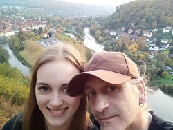 Pacaran Beda Usia 33 Tahun, Hubungan Wanita Ini dengan Keluarganya Hancur