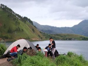 Foto: Tempat Kemping Asyik di Danau Toba