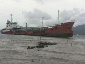 Kronologi Terdamparnya Kapal Besar Kasus BBM Ilegal di Cilegon