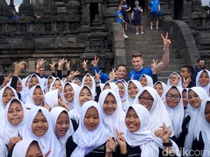 Timnas Islandia Melancong ke Candi Prambanan