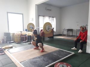 Kembali Batal TC di Luar Jakarta, Angkat Besi Bertahan di Mess Kwini Kembali Batal TC di Luar Jakarta, Angkat Besi Bertahan di Mess Kwini