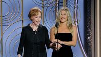 Foto: Adu Gaya Janda Brad Pitt, Angelina Jolie Vs. Jennifer Aniston
