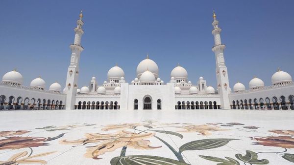 Foto: Masjid Putih yang Dikunjungi Raffi Ahmad dan Selebriti Dunia