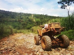 Cara Lain Menikmati Keindahan Bukit Hambalang