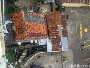 Warga Dengar Teriakan Karyawati Bank yang Jatuh di Thamrin City Warga Dengar Teriakan Karyawati Bank yang Jatuh di Thamrin City
