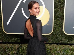 Alicia Vikander Beri Bocoran Tomb Raider di Red Carpet Golden Globe 2018