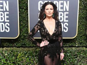 Catherine Zeta-Jones Tetap Seksi di Usia Hampir 50 Tahun Catherine Zeta-Jones Tetap Seksi di Usia Hampir 50 Tahun