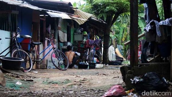 Deretan Rumah Semi Permanen di Jagakarsa