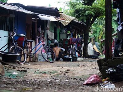 Deretan Rumah Semi Permanen di Jagakarsa