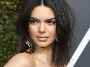 Kendall Jenner Jadi Sorotan Gara-gara Jerawatan di Wajah Kendall Jenner Jadi Sorotan Gara-gara Jerawatan di Wajah