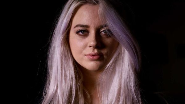 Potret Natalie, Gadis Cantik yang Tak Bisa Berhenti Melamun