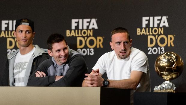 2013 FIFA Ballon d'Or nominees (L-R) Real Madrid's Portuguese forward Cristiano Ronaldo, Barcelona's Argentine forward Lionel Messi and Bayern Munich's French midfielder Franck Ribery attend a press conference ahead of the FIFA Ballon d'Or award ceremony at the Kongresshaus in Zurich on January 13, 2014. AFP PHOTO / FABRICE COFFRINI / AFP PHOTO / FABRICE COFFRINI