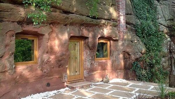 Goa Berusia 700 Tahun Ini Disulap Jadi Rumah