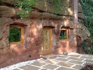 Goa Berusia 700 Tahun Ini Disulap Jadi Rumah