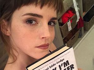 Penampilan Baru Emma Watson dengan Poni Super Pendek, Yay or Nay? Penampilan Baru Emma Watson dengan Poni Super Pendek, Yay or Nay?