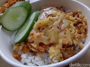 Ayam Keprabon: Mencicip, Ayam Geprek Berselimut Sambal Rawit dan Keju Leleh!