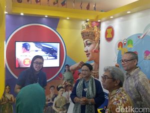 Menlu Retno Resmikan Pameran Capaian 3 Tahun Kemlu