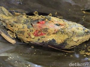 Dimasak Dalam Balutan Daun Pisang, Pepes Ikan Mas Jadi Gurih Meresap