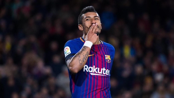 BARCELONA, SPAIN - DECEMBER 17:  Paulinho of FC Barcelona celebrates after scoring his team's fourth goal during the La Liga match between FC Barcelona and Deportivo La Coruna at Camp Nou on December 17, 2017 in Barcelona, Spain.  (Photo by Alex Caparros/Getty Images)