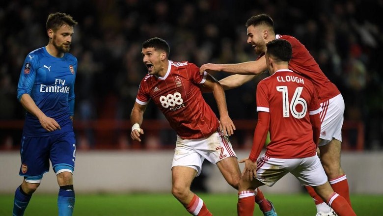 Arsenal Langsung Terdepak Usai Kalah 2-4 dari Nottingham Forest Arsenal Langsung Terdepak Usai Kalah 2-4 dari Nottingham Forest