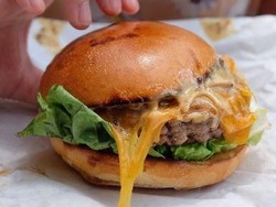 Wanita Ini Didatangi Manager Restoran Setelah Beri Tiga Bintang sebagai Penilaian