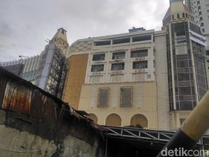 Ini Lokasi Jatuhnya Karyawati Bank yang Loncat dari Apartemen Ini Lokasi Jatuhnya Karyawati Bank yang Loncat dari Apartemen
