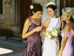 Ini Warna Baju Bridesmaid yang Akan Tren di 2018