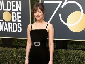Gaun Hitam Jadi Rebutan Selebriti Hollywood untuk Golden Globes 2018 Gaun Hitam Jadi Rebutan Selebriti Hollywood untuk Golden Globes 2018