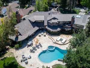 Melongok Rumah Rp 88 Miliar Youtuber Rusuh Logan Paul