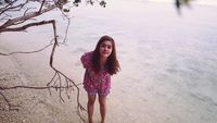 Foto: Biby Alraen, Istri Rifky Balweel yang Suka Pantai